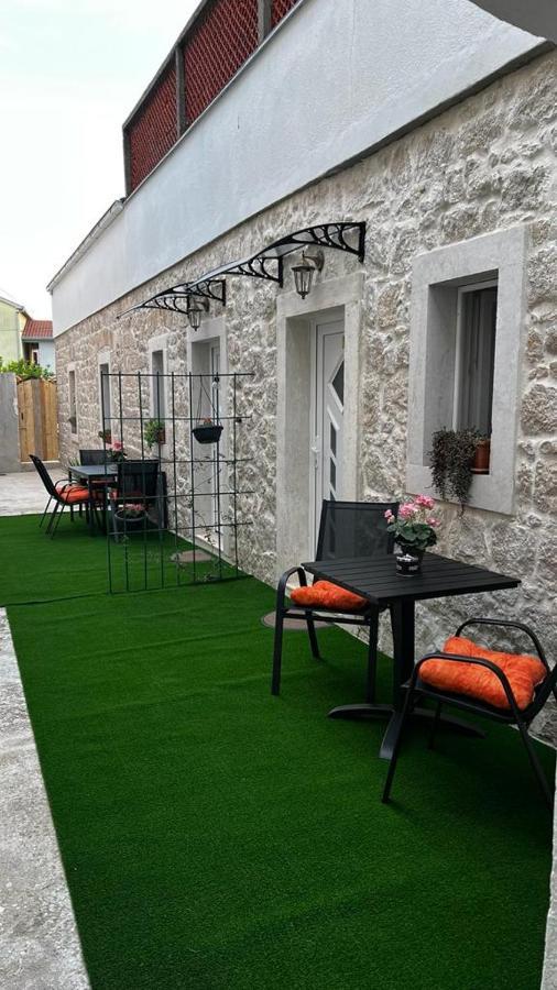 Grosovi Dvori Daire